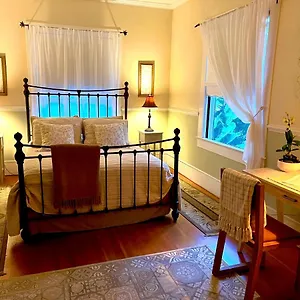 Frühstückspension Guest Suites At Aloha Boutique Vegan - Alcohol-free & Smoke-free