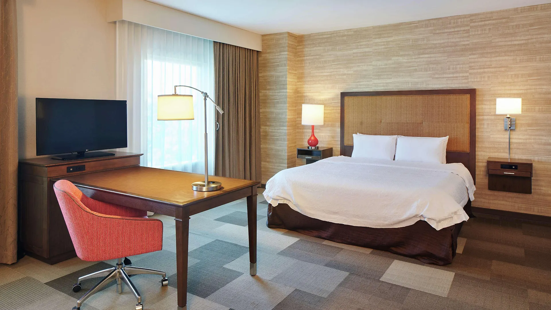 Hampton Inn & Suites Oahu Kapolei - Free Parking - No Resort Fee Hotel