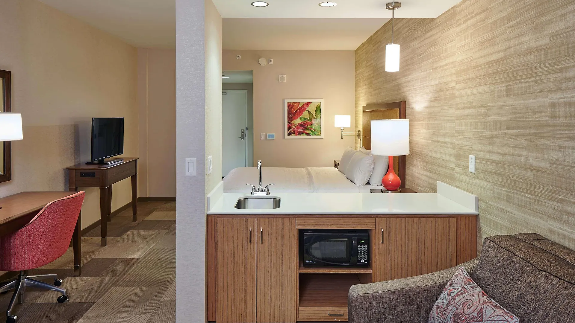 Hampton Inn & Suites Oahu Kapolei - Free Parking - No Resort Fee Hotel