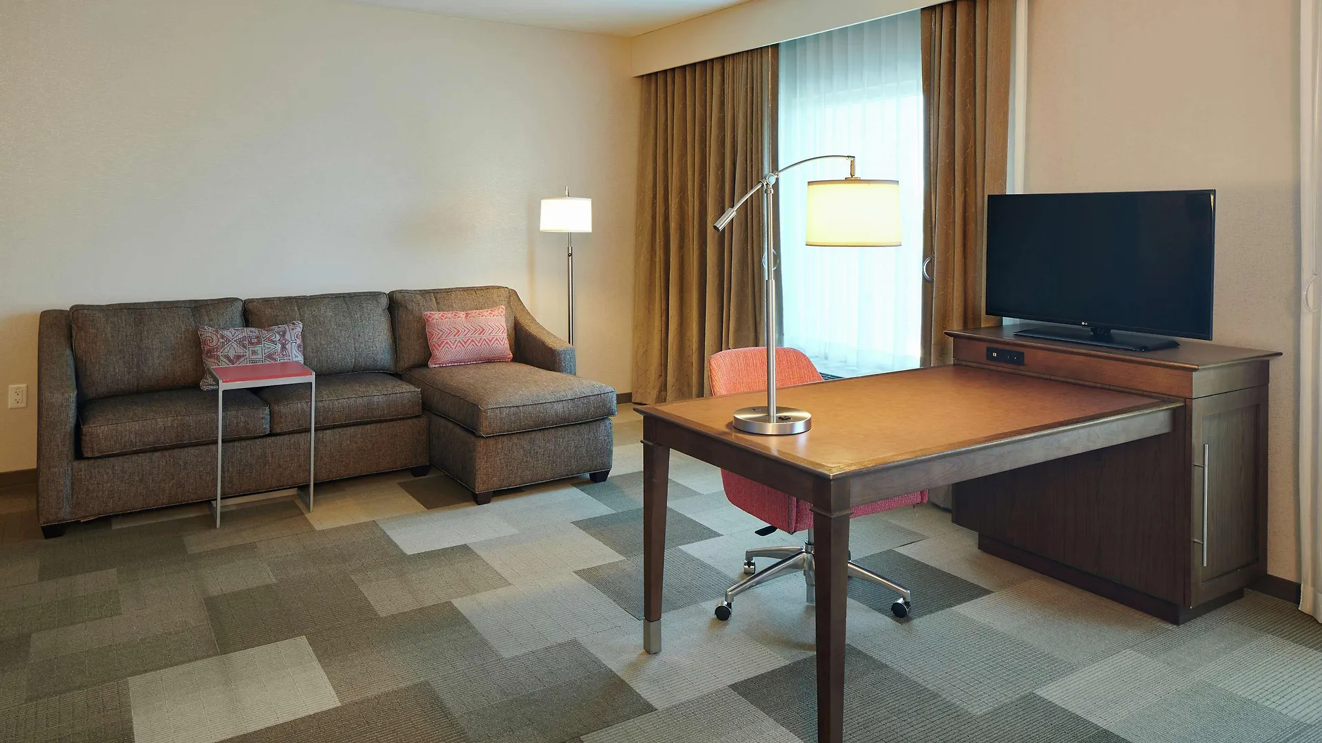 Hotel Hampton Inn & Suites Oahu Kapolei - Free Parking - No Resort Fee