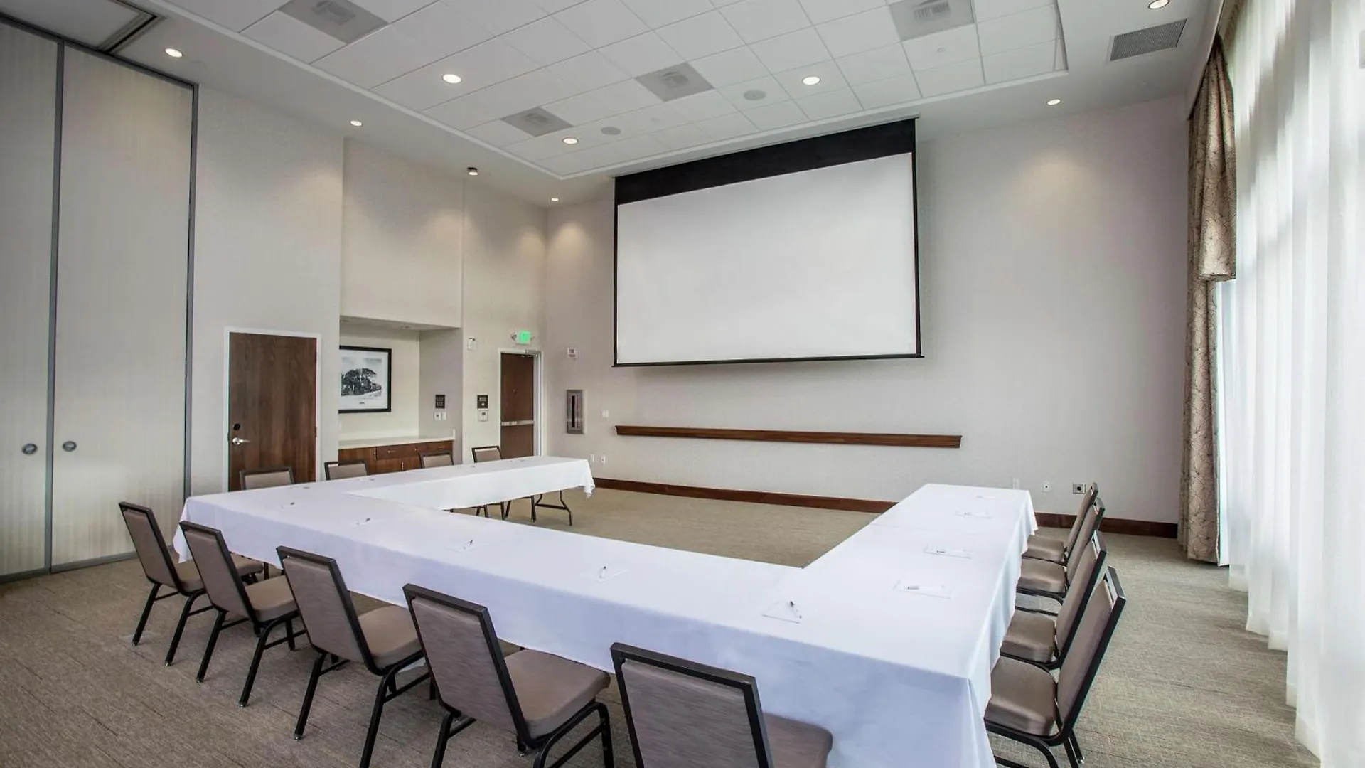 Hampton Inn & Suites Oahu Kapolei - Free Parking - No Resort Fee Hotel