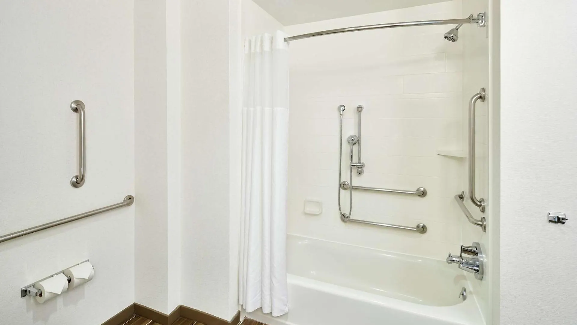 Hampton Inn & Suites Oahu Kapolei - Free Parking - No Resort Fee